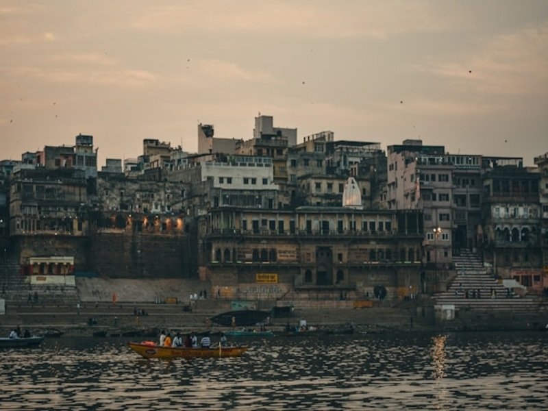 Mumbai to Varanasi tour package
